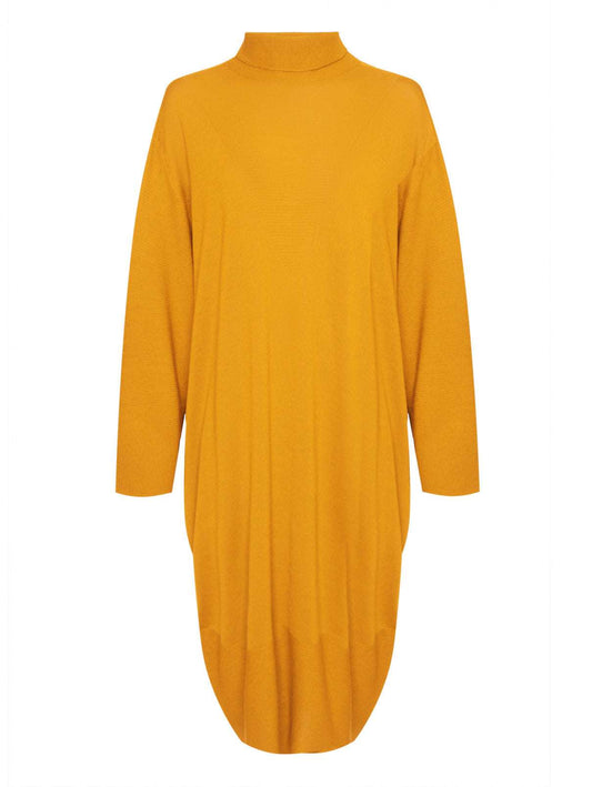 Seamless dress made of a ultra-fine blend of merino wool knitted fabric, with a play of raised placement stitches. Trapeze silhouette, soft high collar, three-quarter sleeves. Simple elegance to show in everyday life