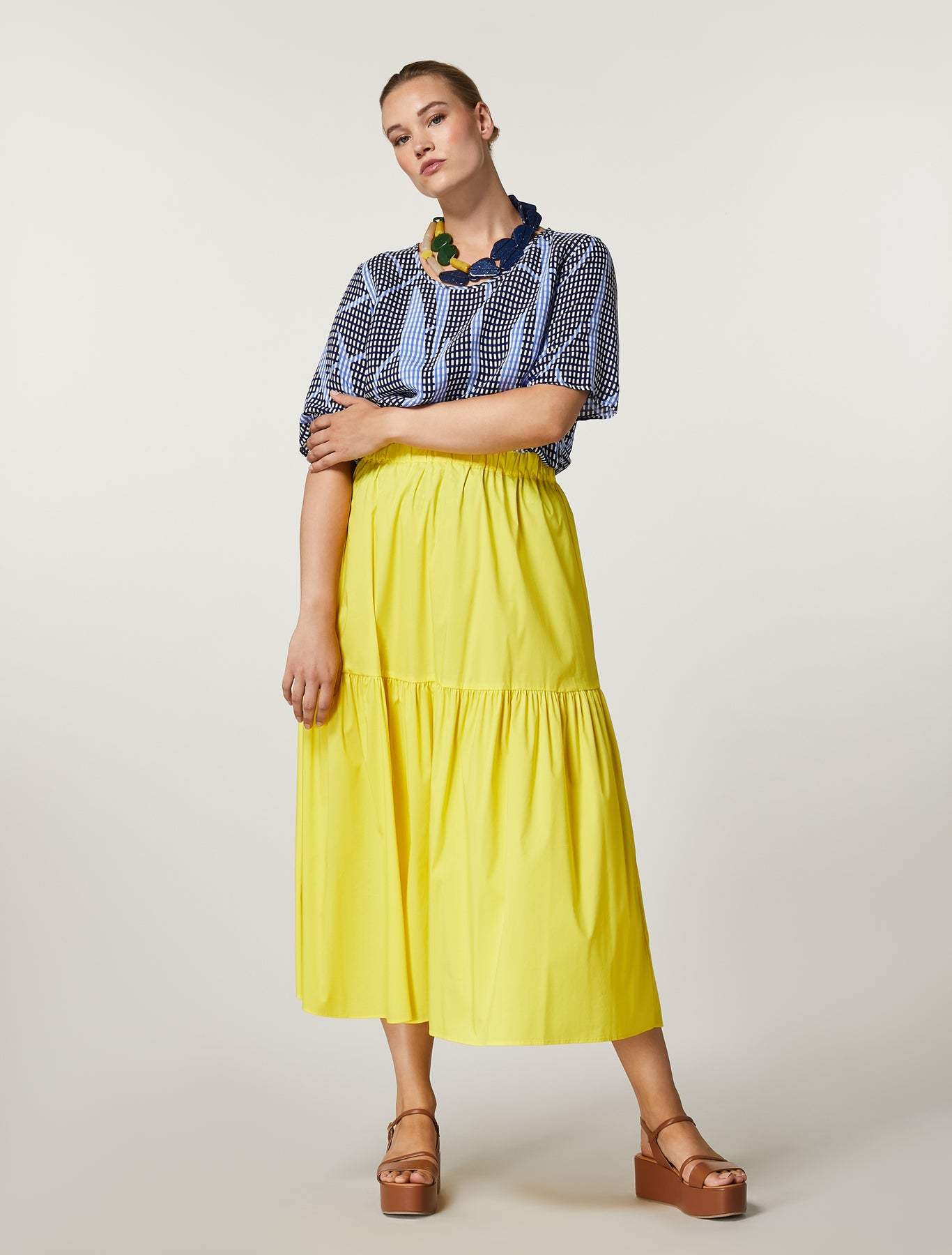 Top CORINTO in cupro and viscose with round neckline, short sleeves, and side slit detail