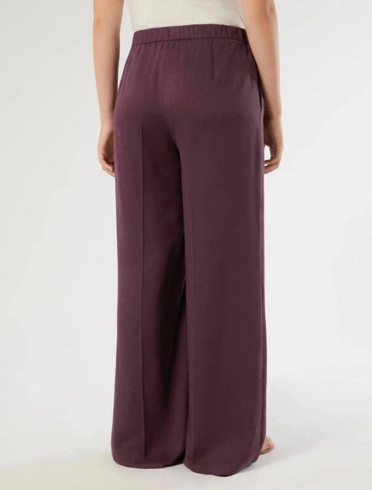 AVIO Tencel wide-leg trousers in soft twill with pressed pleats and elasticated waistband for elegant, comfortable fit