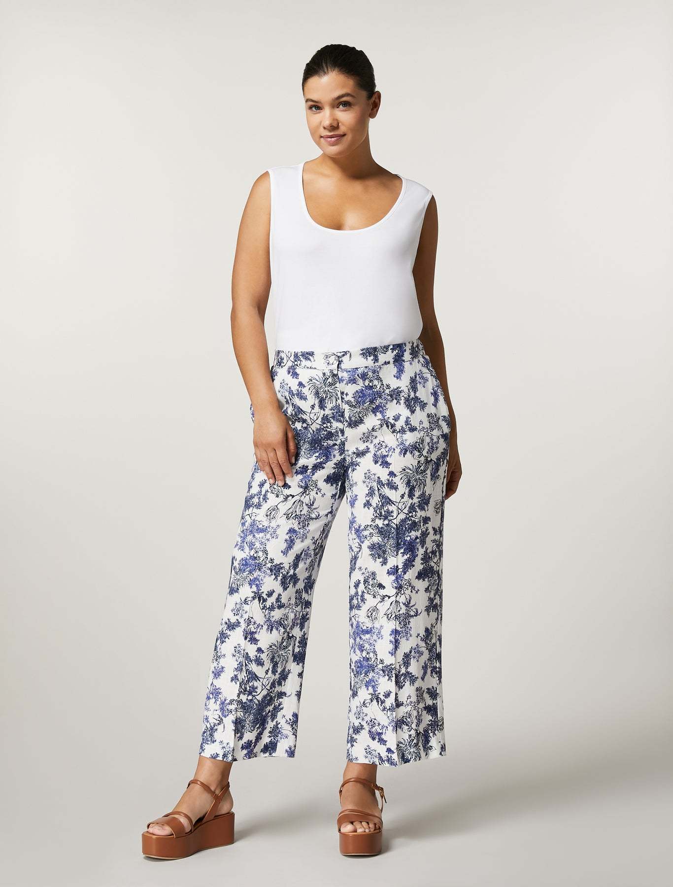 Trousers CONDOR straight cut in viscose and linen fabric with elastic waistband and slant pockets