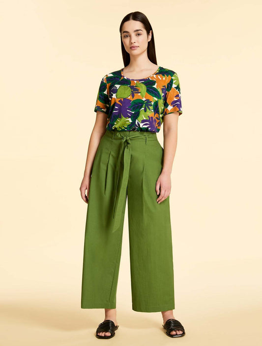 Wide-cut cotton poplin trousers with elastic waistband, front pleats, removable belt, and side pockets in orange, purple, and green colors