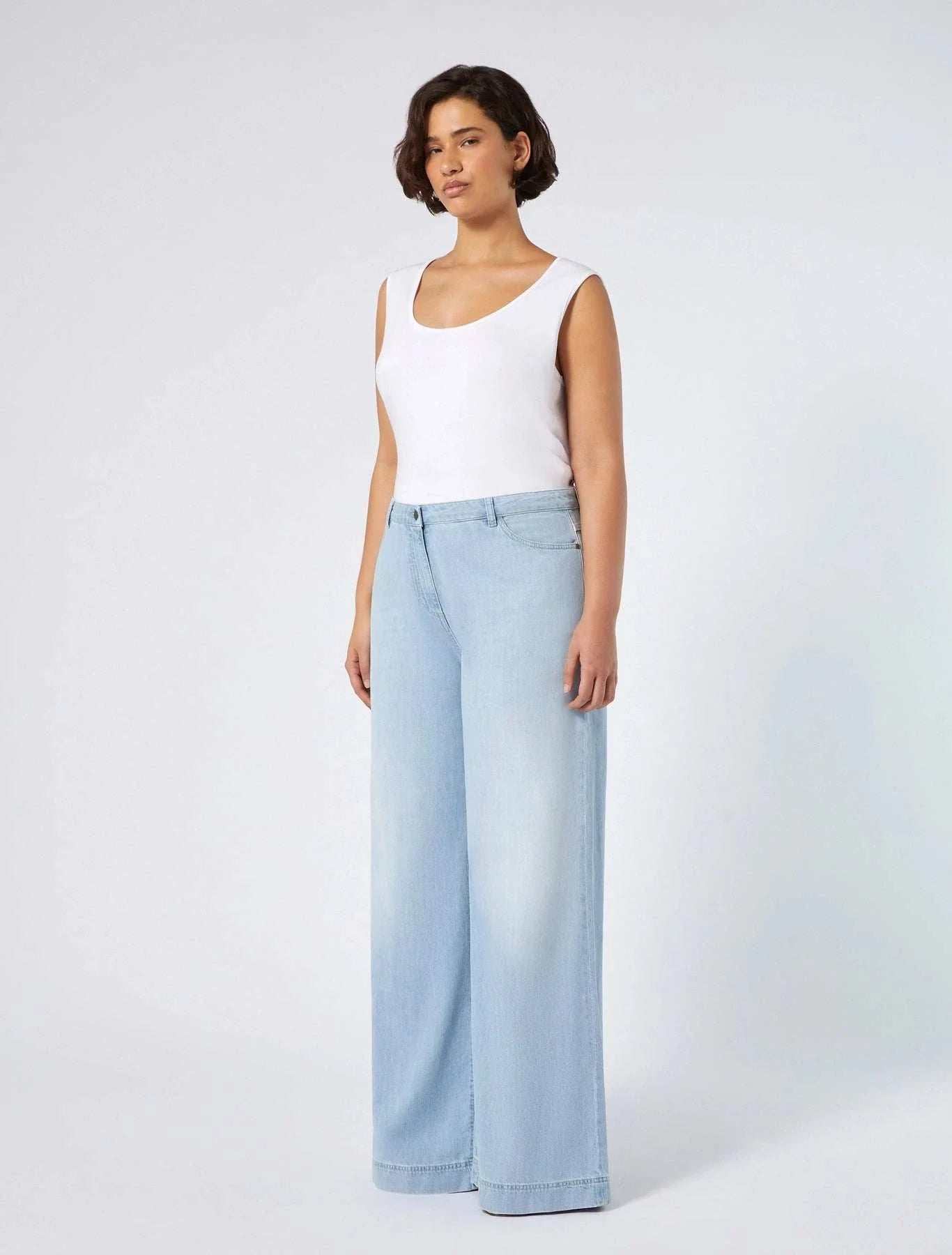 Light blue AGORA palazzo jeans with wide-leg fit and cord-colored topstitching in 100% cotton denim