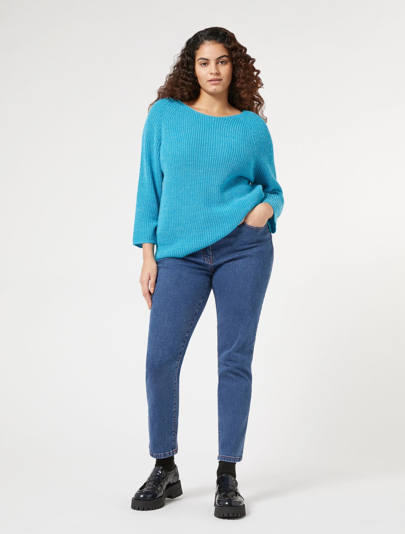 Outfit with PAESE jeans, styled casually