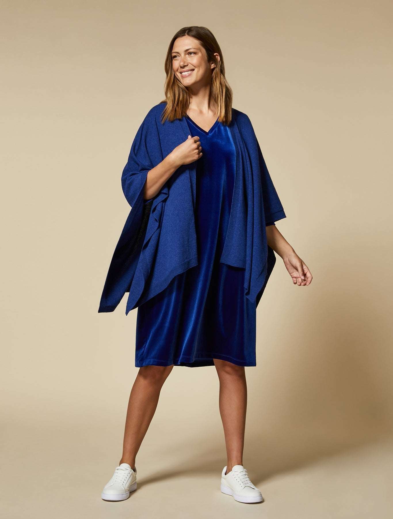 Dress ORIENTE soft velvet-jersey fabric with V-neck and side pockets, 105 cm length