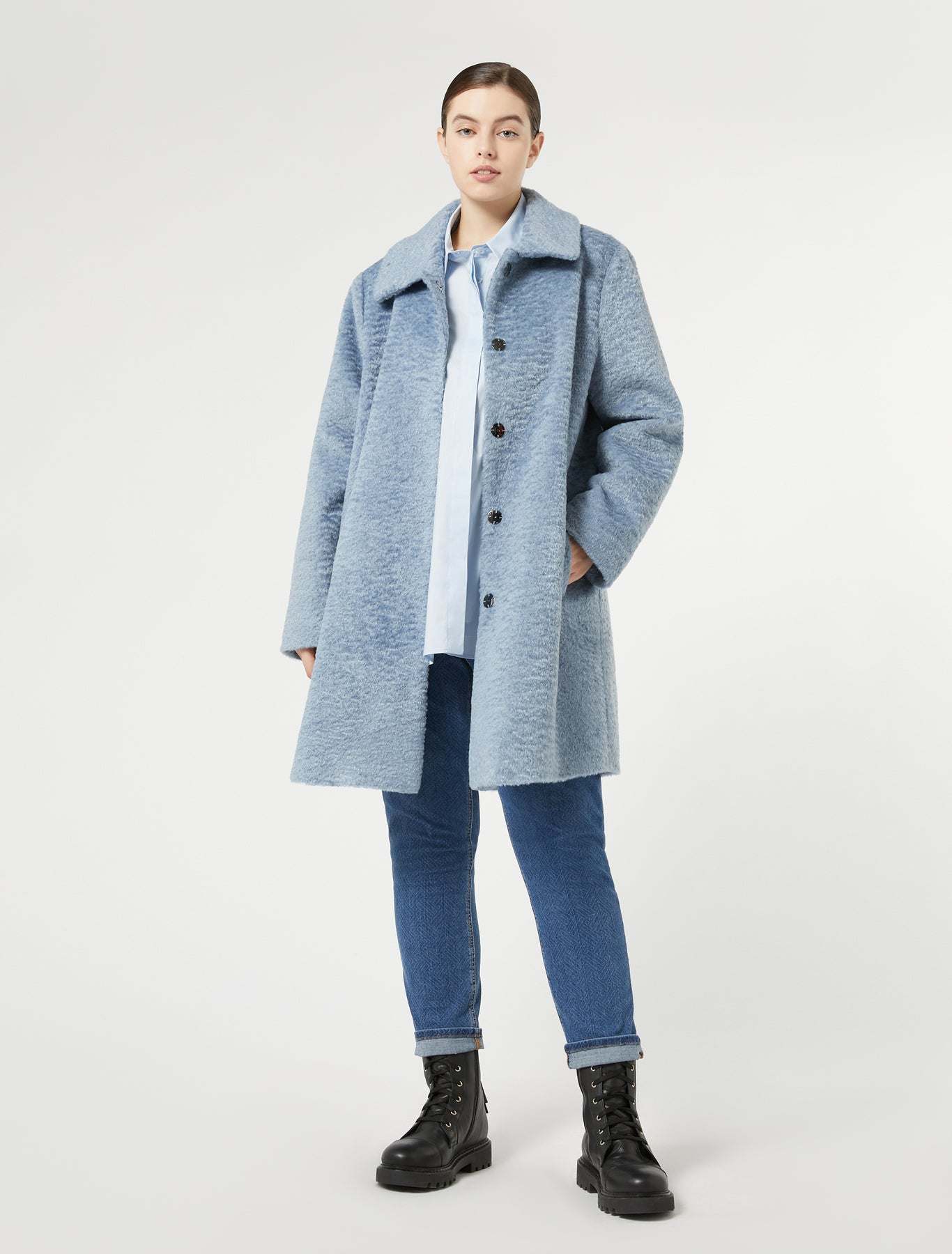 Eco fur coat with straight cut, snap buttons, shirt collar, and long sleeves made from lightweight textured jersey fabric