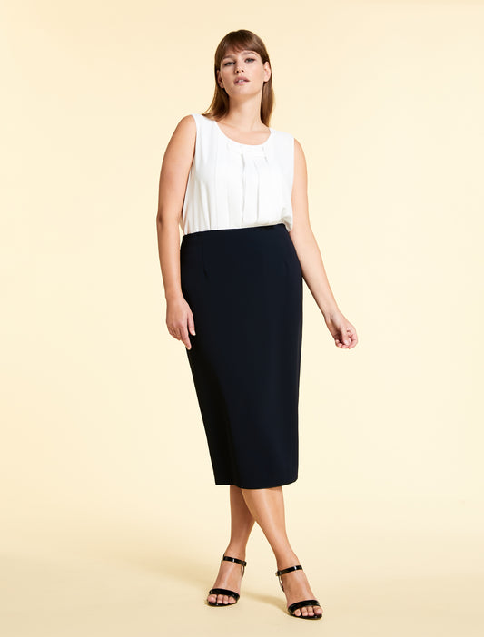 pencil skirt Colonna is made from a comfortable, compact triacetate fabric with beautiful darts at the waist. A vent at the back hem adds a touch of sophistication, while a hidden zipper closure ensures a seamless fit. Fully lined.