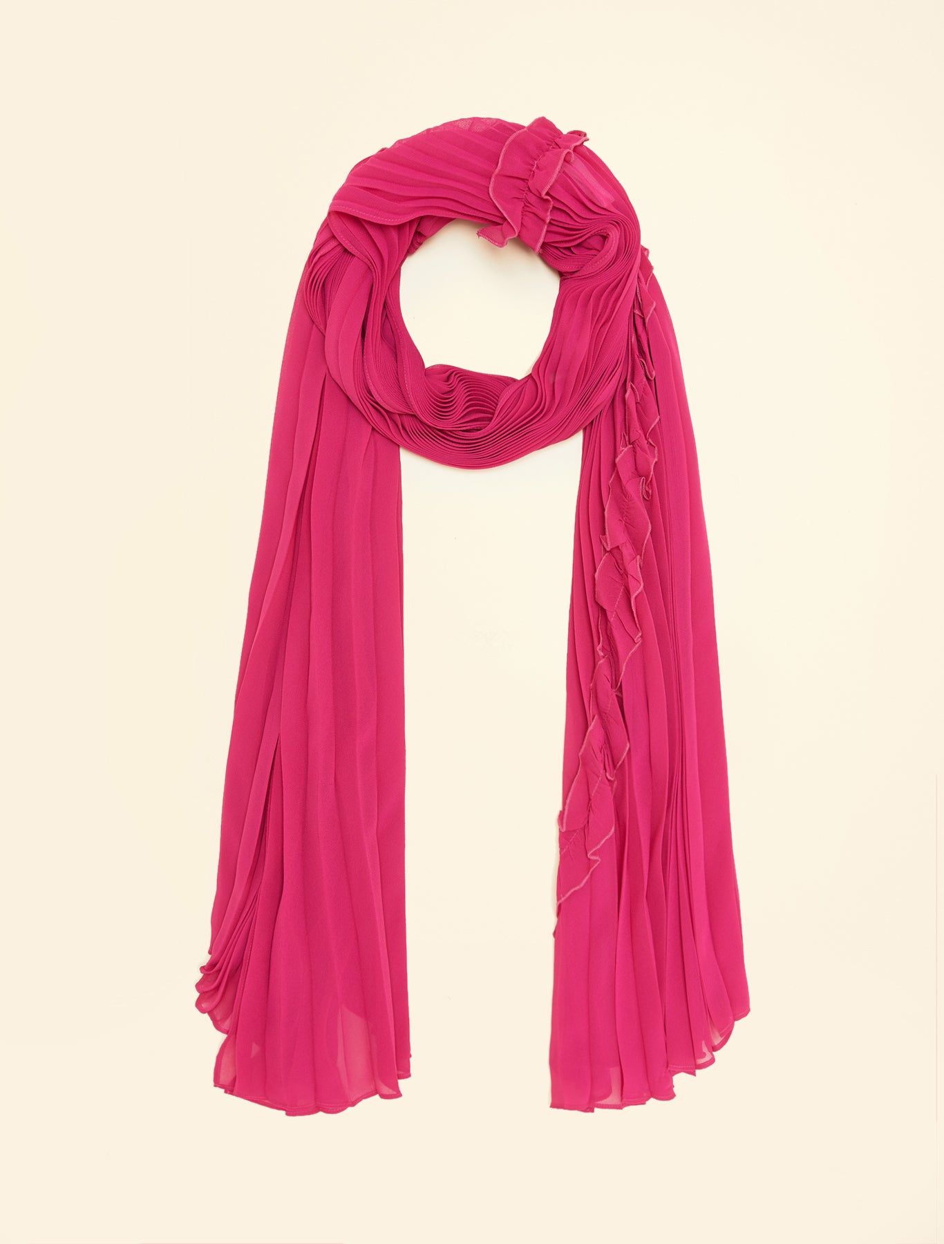 Pink georgette stole with pleats arranged in a loop