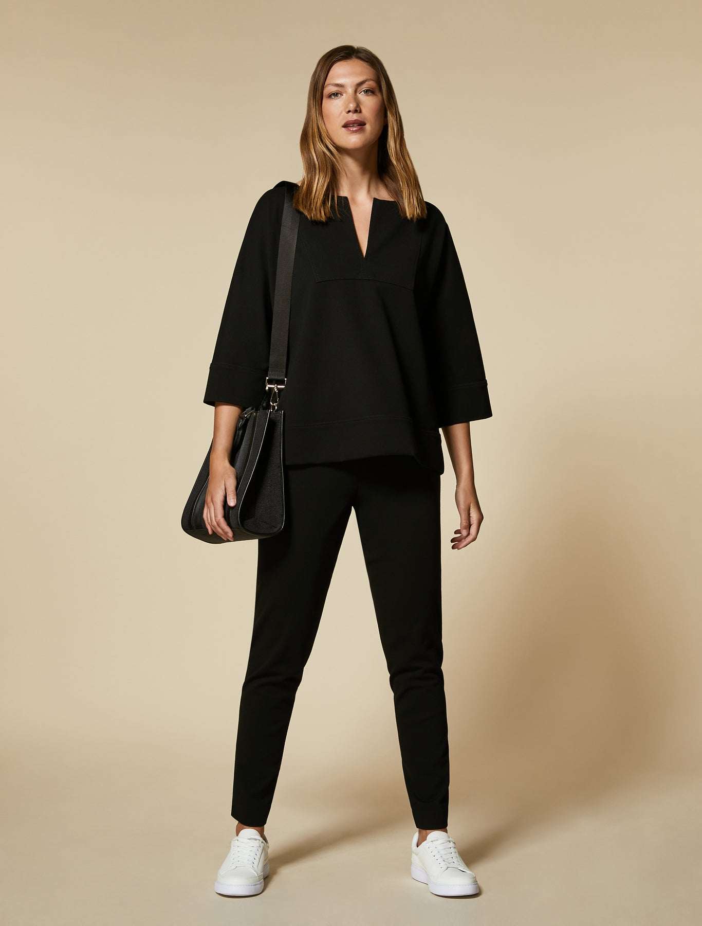 Trousers OCCHIATA-1 elastic waist split arrow jersey design medium height model