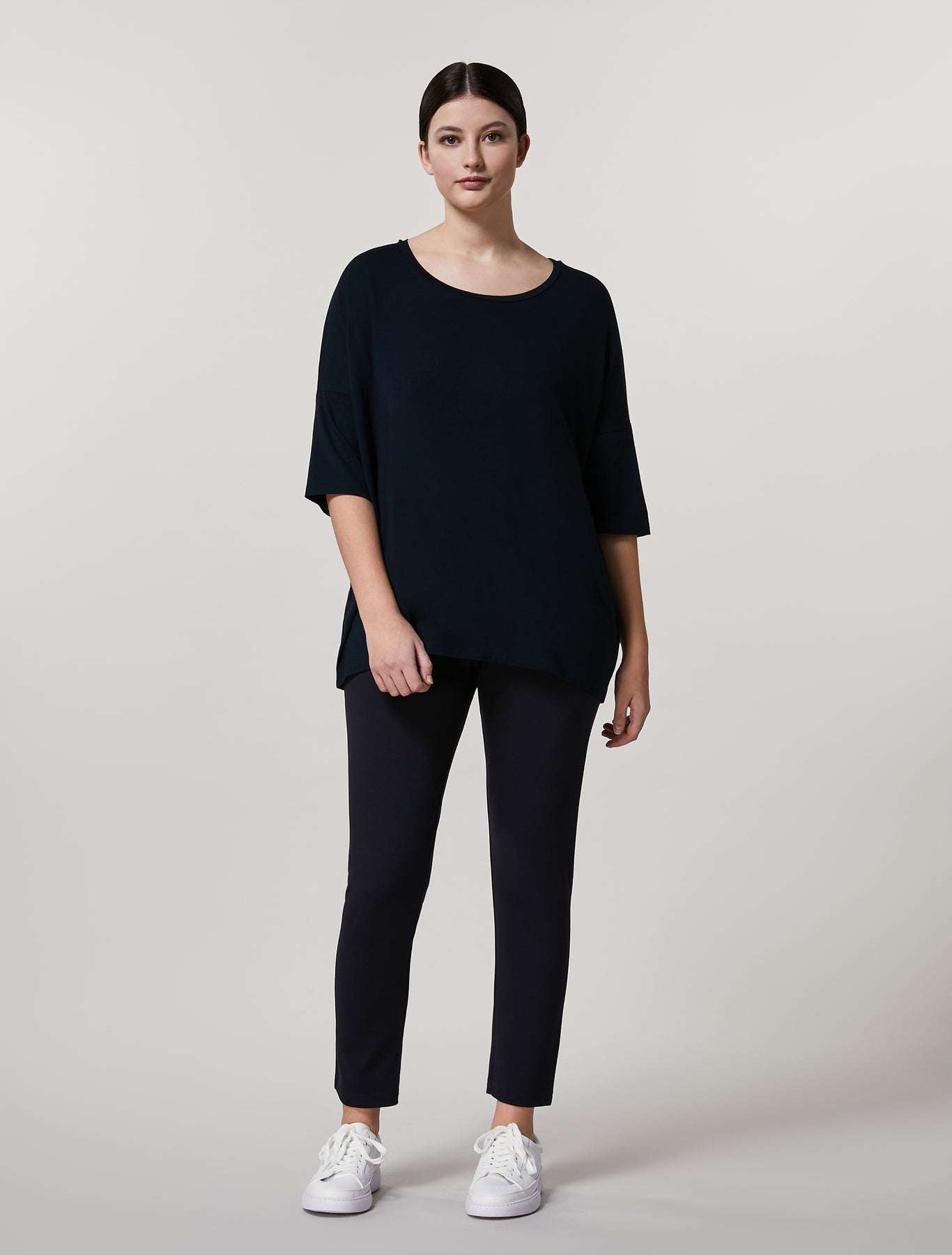 Milano-knit stretch viscose jersey leggings with elastic waist inserts and slim fit.