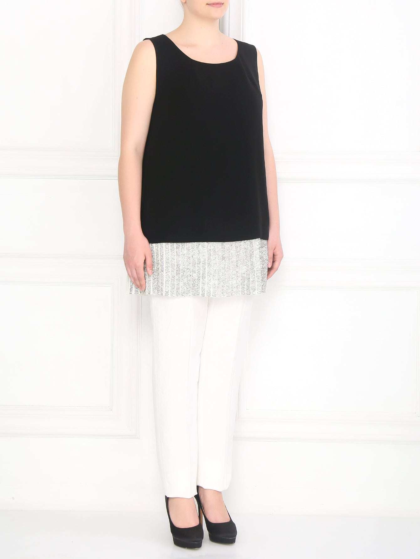 Blouse BERNINI in luxurious triacetate fabric with pleated insert trim and detachable sleeves for elegant styling