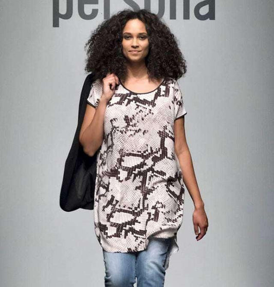 Favella animal-print tunic with round neckline and short dolman sleeves in lightweight fabric