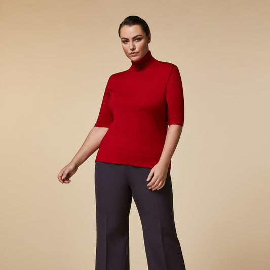 Basic-chick triacetate trousers with side zipper and button. Comfortable compact cotton-nylon triacetate, smooth to the touch, modern and versatile, easy to care for and does not wrinkle