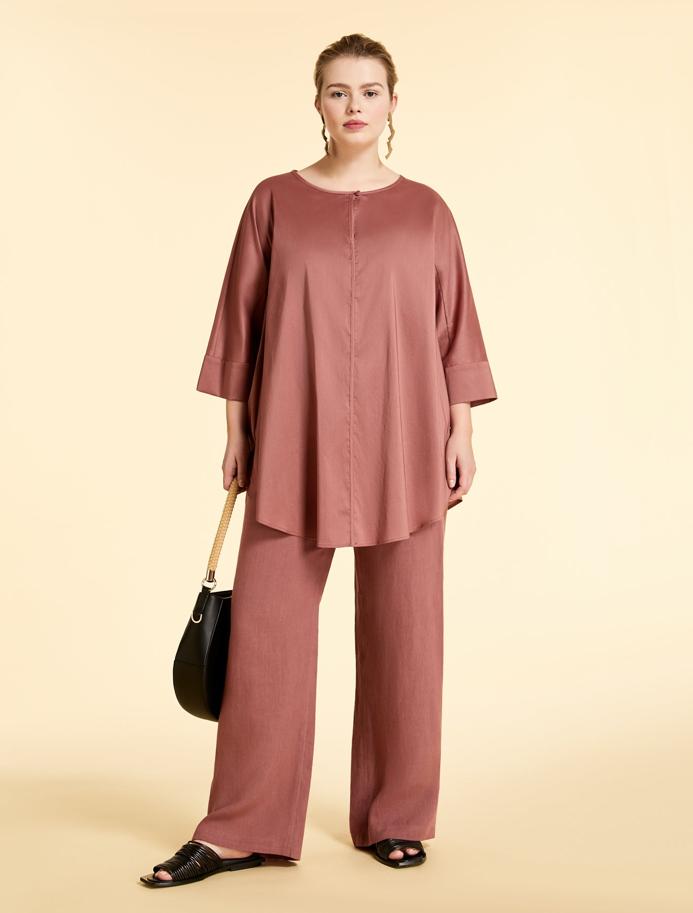 FIORAIO tunic close-up — neckline with embroidery and keyhole
