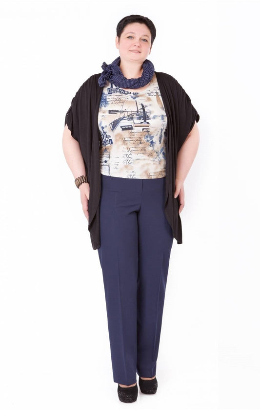 Straight-leg trousers for curvy women, winter style