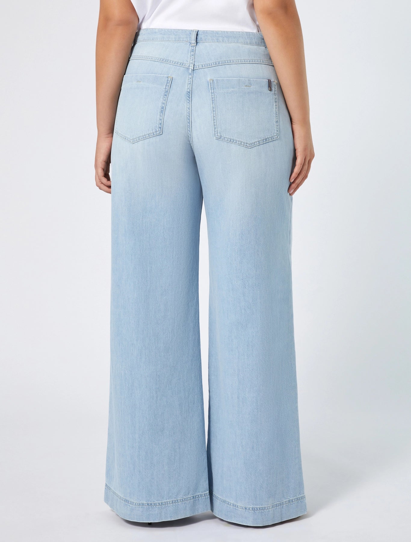 Back view of AGORA palazzo jeans with classic back pockets
