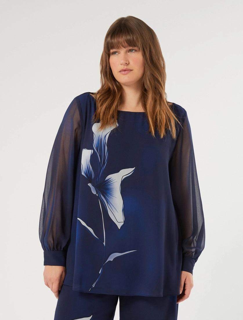 Straight-cut georgette blouse with long sleeves and floral print detail in navy blue