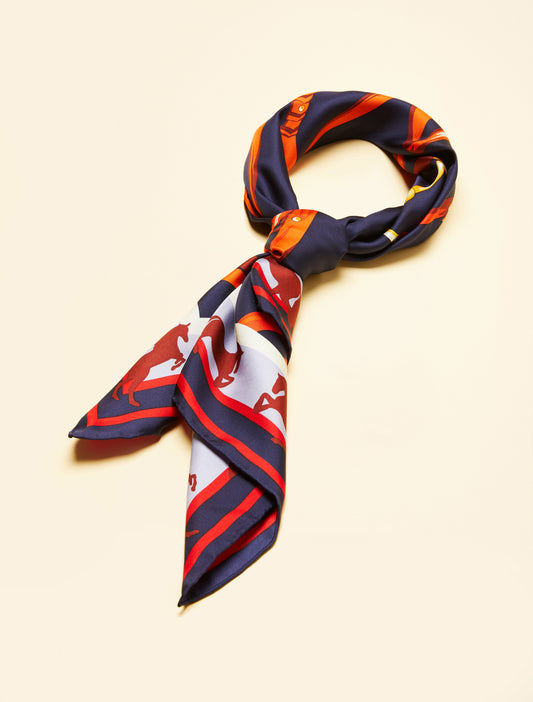 “SAGGISTA silk neckerchief tied in a knot with equestrian print”