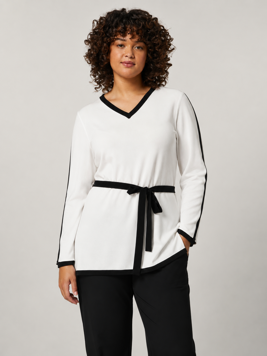 White Sweater DEMARCHI with black striped trim and belt, knitted non-creasing fabric for travel comfort