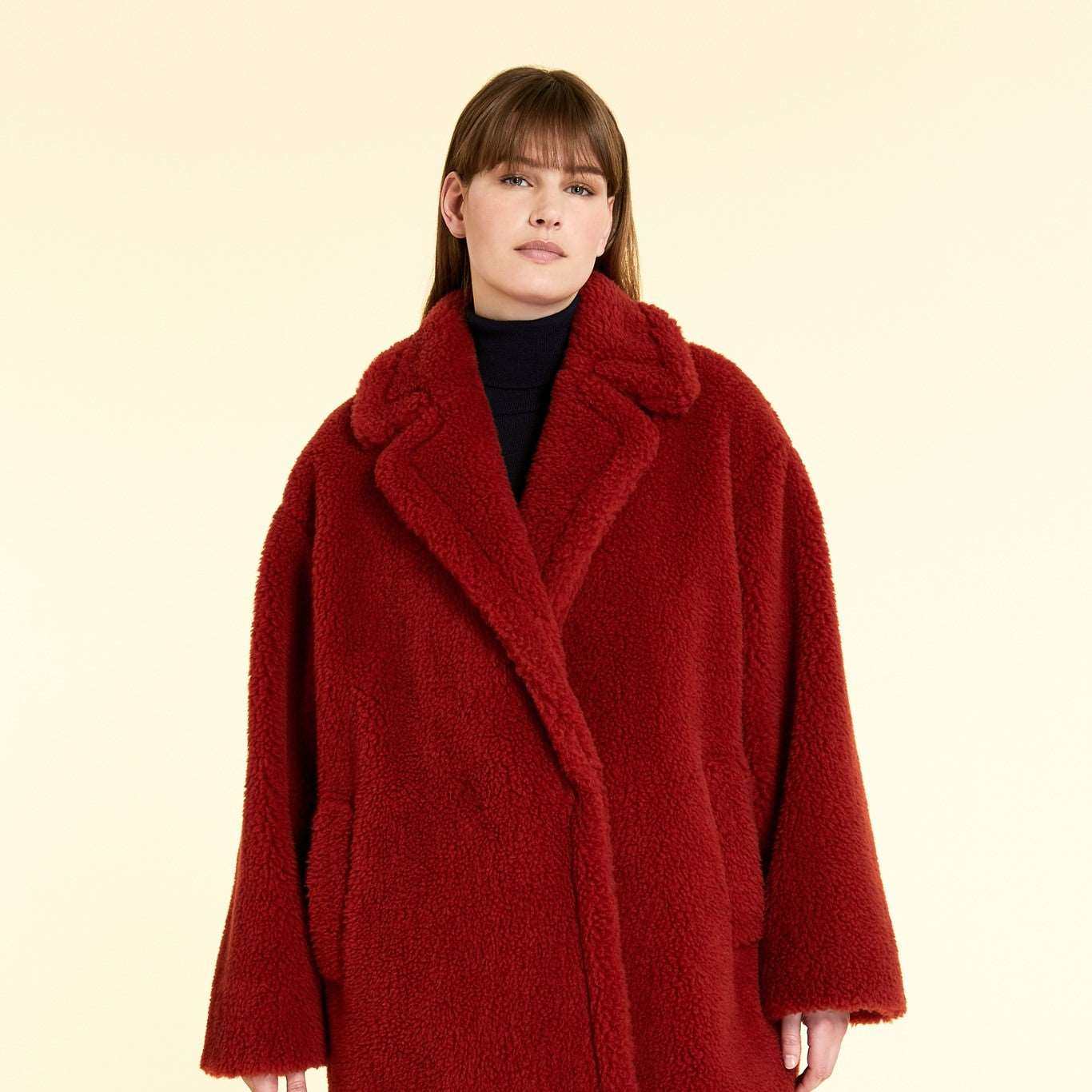 Spacious camel wool Coat TAROCCHI with wide lapels and concealed buttons