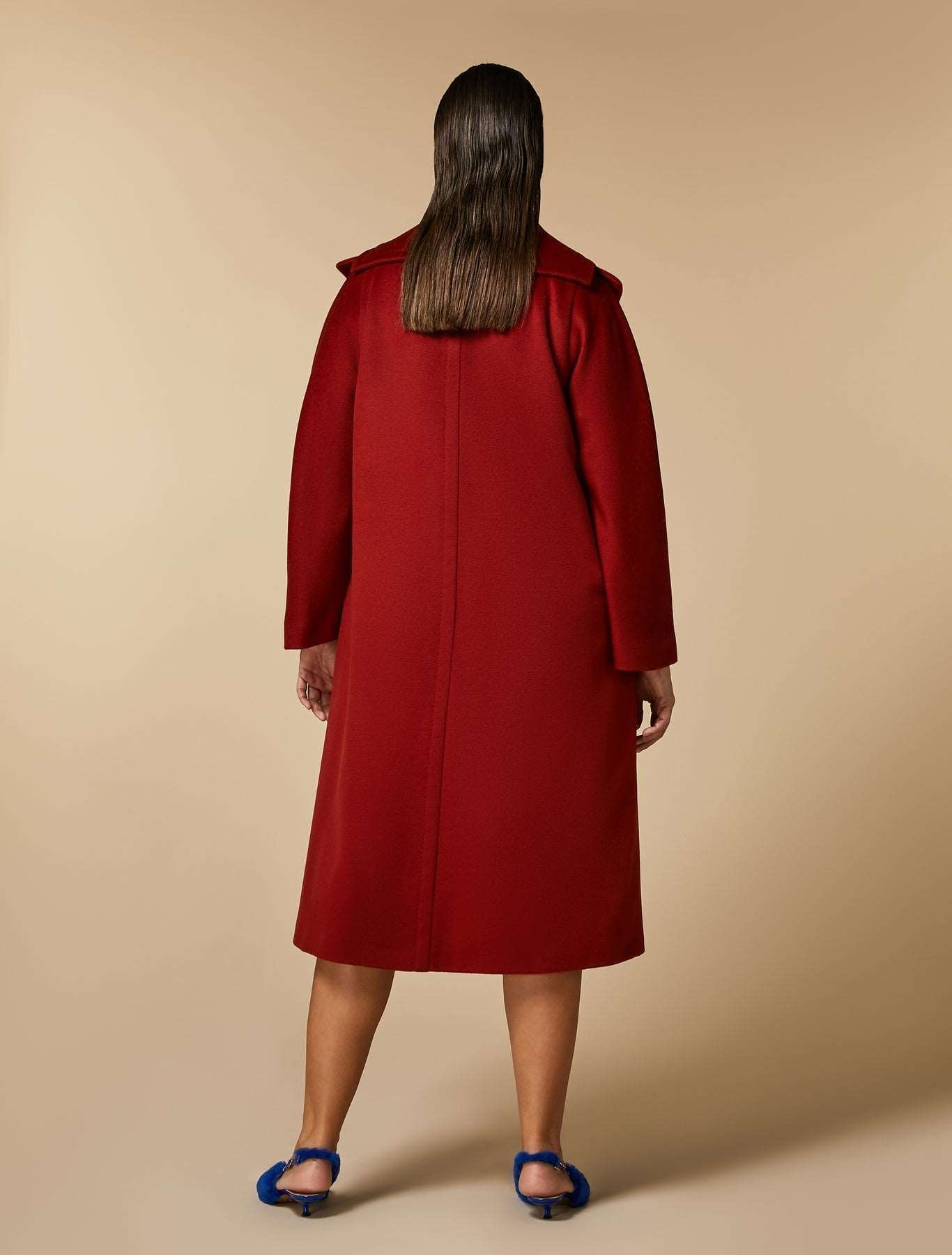 Elegant hand-sewn Coat TEMPO made of 100% virgin wool with maxi lapel collar and adjustable waist belt