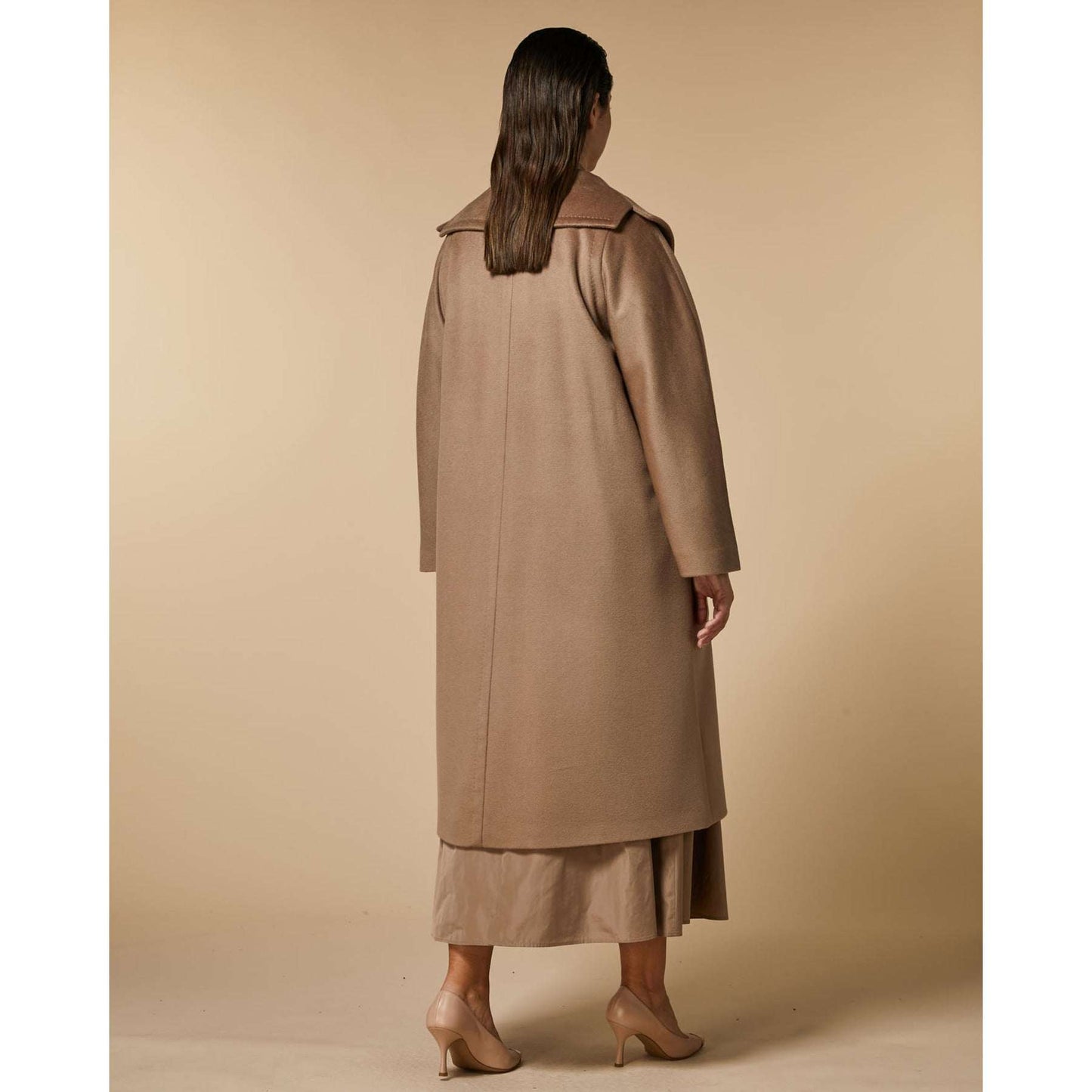 Elegant Coat TEMPO hand-sewn from 100% virgin wool with maxi lapel collar and adjustable waist belt
