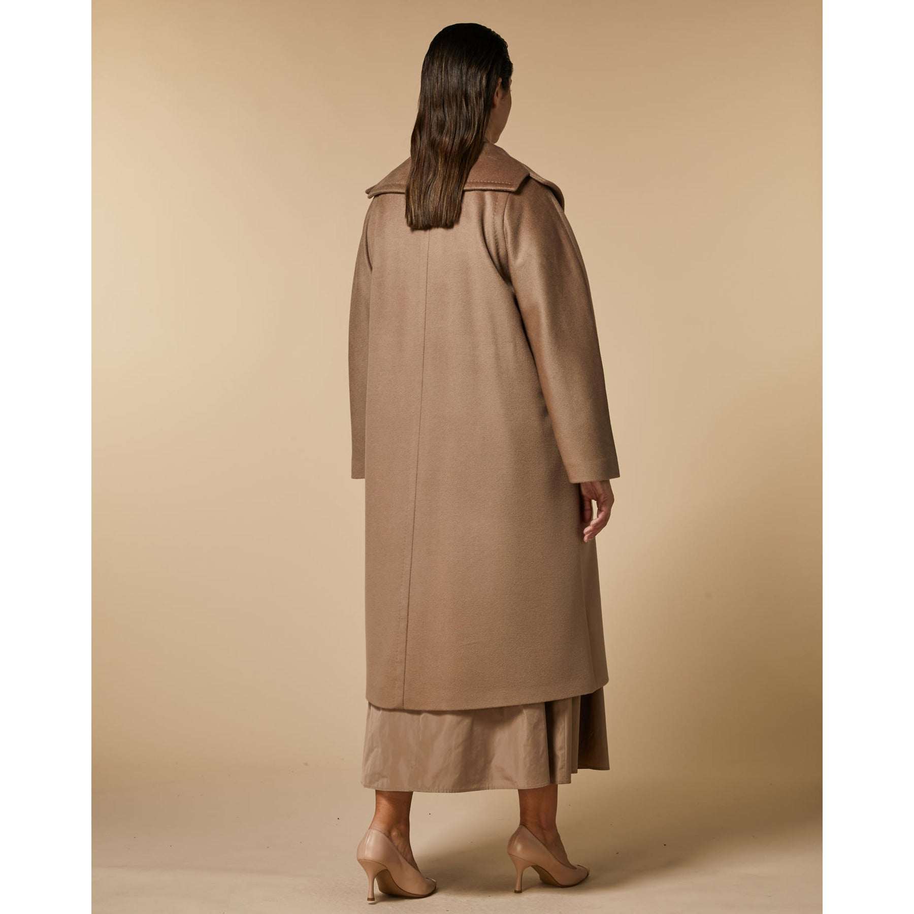 Elegant Coat TEMPO hand-sewn from 100% virgin wool with maxi lapel collar and adjustable waist belt