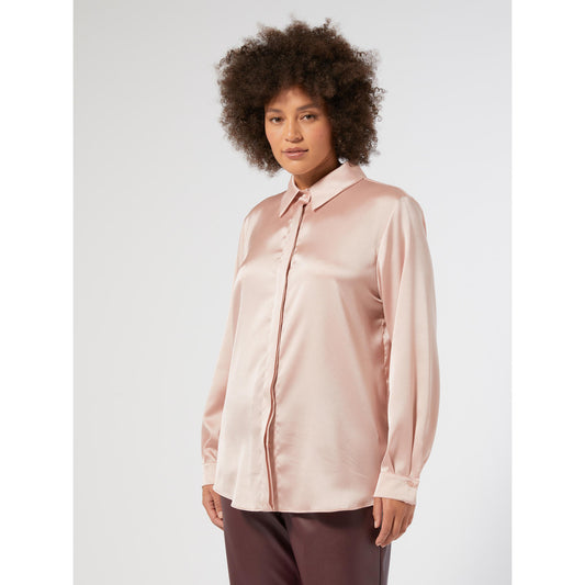 OBOLI hammered satin shirt in powder pink on model – Persona by Marina Rinaldi