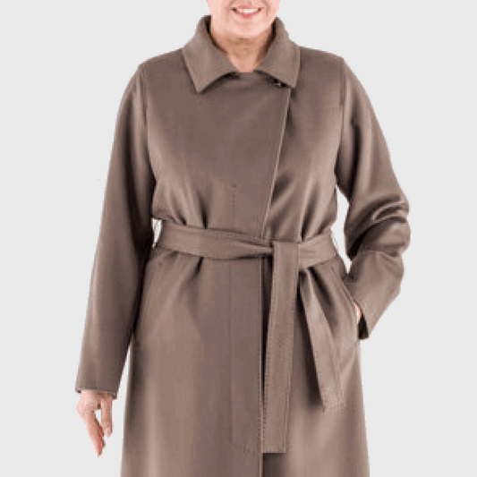 Coat made of natural wool. Fully lined. Fastens with hidden buttons. The turn-down collar can be fastened with a button that covers the throat