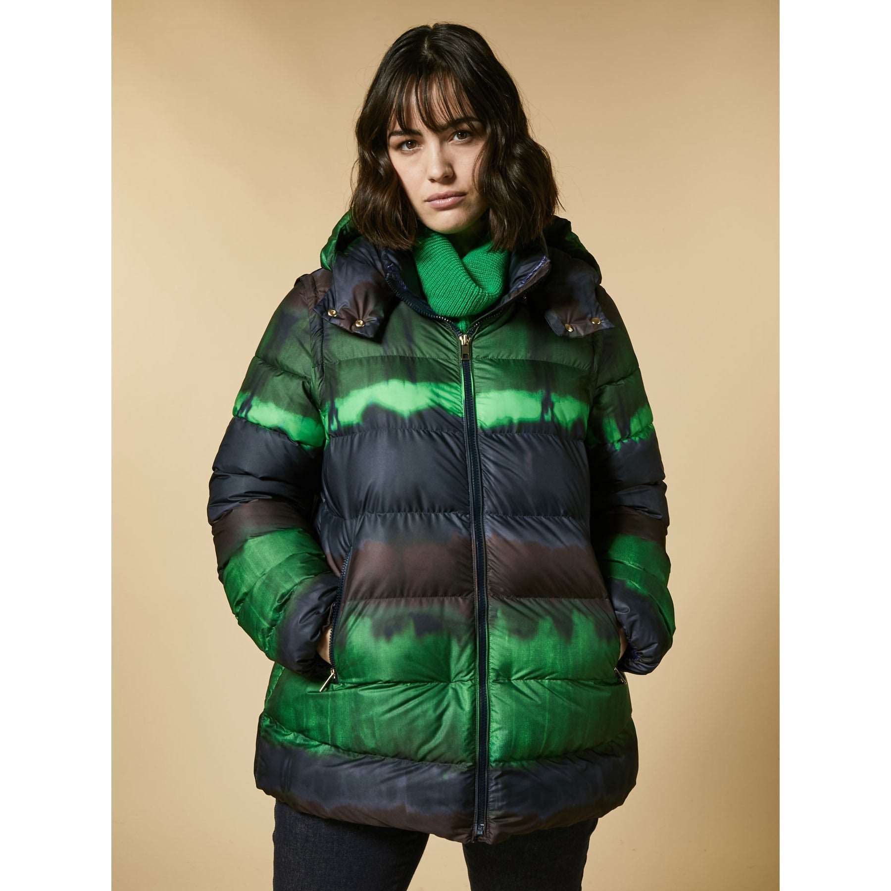 Short flared down jacket-transformer in water-repellent fabric with high collar and removable hood