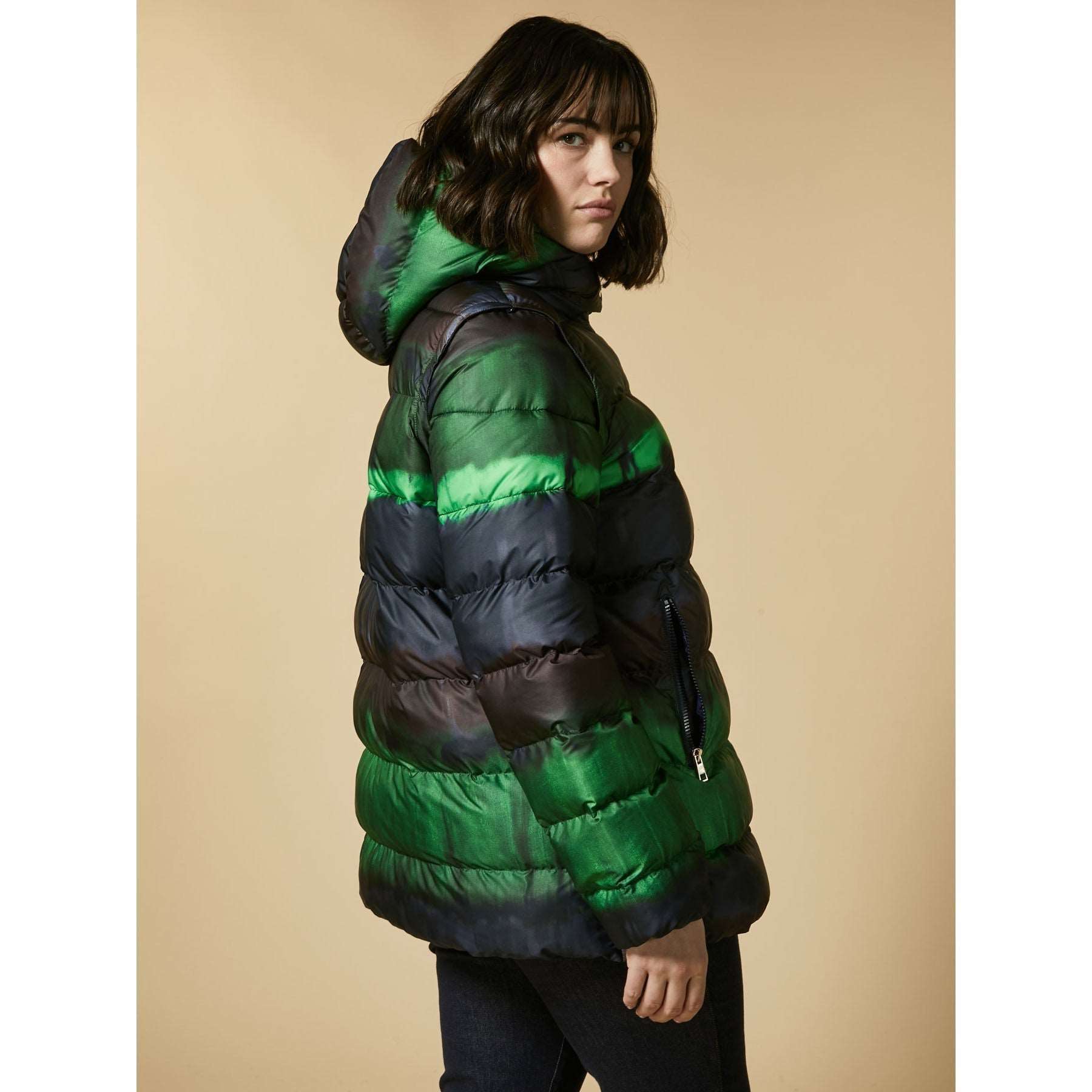 Water-repellent short flared down jacket-transformer with high collar and removable hood