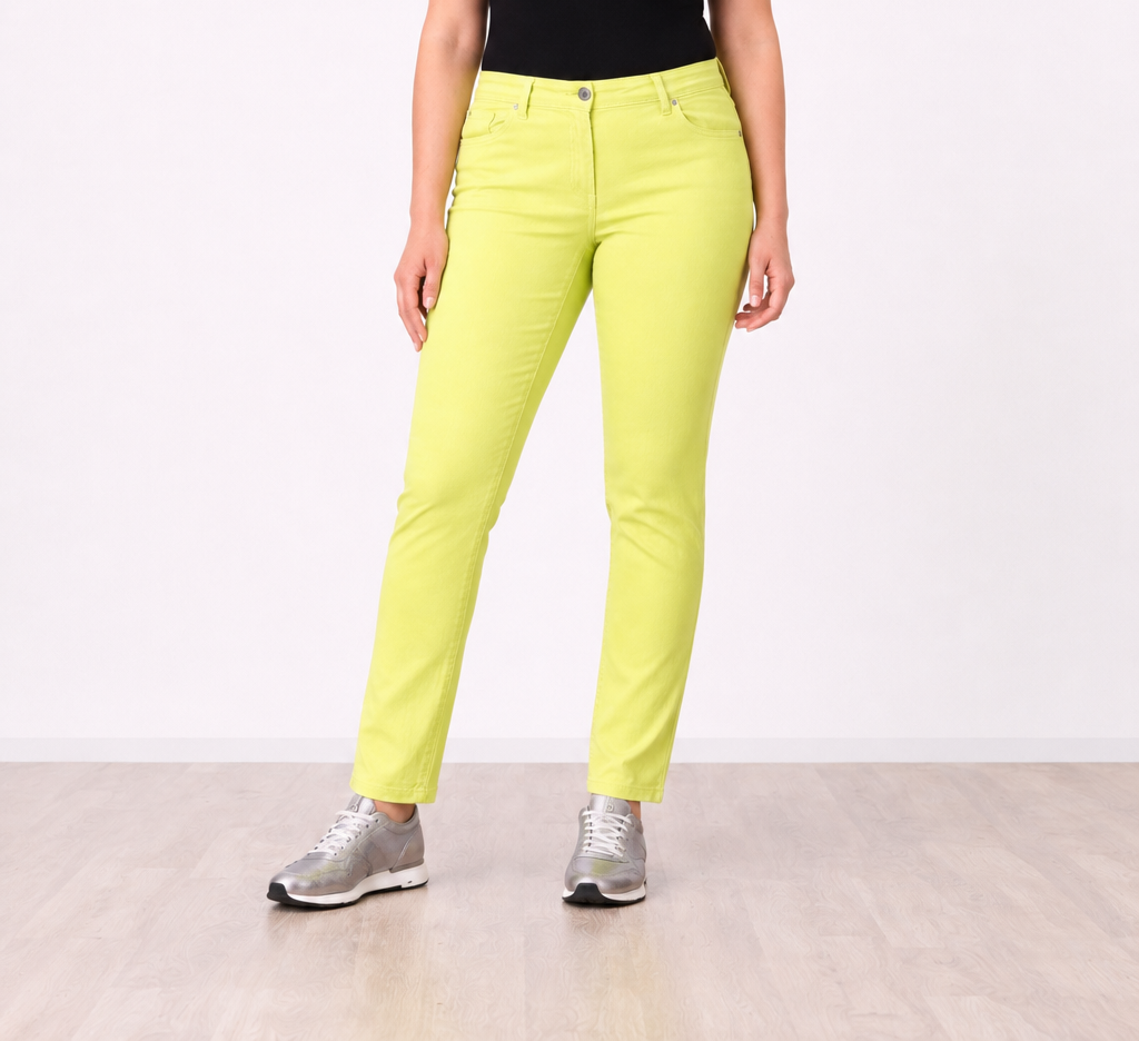 High-rise classic jeans in stretch cotton denim with five-pocket design and concealed zip fastening