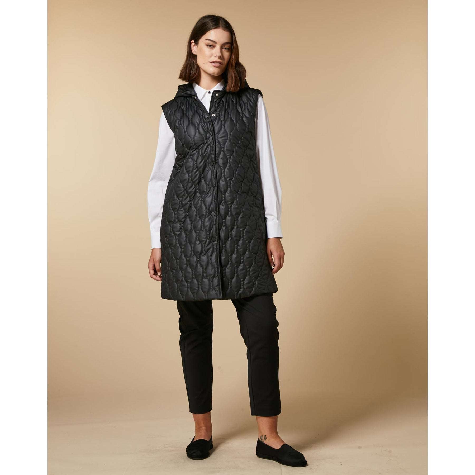 Sleeveless down vest made of durable matte technical poplin with onion quilt pattern and genuine feather padding. Rounded collar, snap fastening, zippered inner pockets, and detachable hood. 
