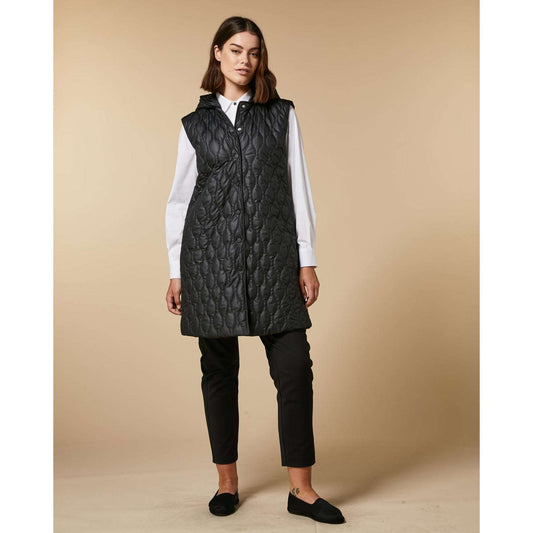 Sleeveless down vest made of durable matte technical poplin with onion quilt pattern and genuine feather padding. Rounded collar, snap fastening, zippered inner pockets, and detachable hood. 