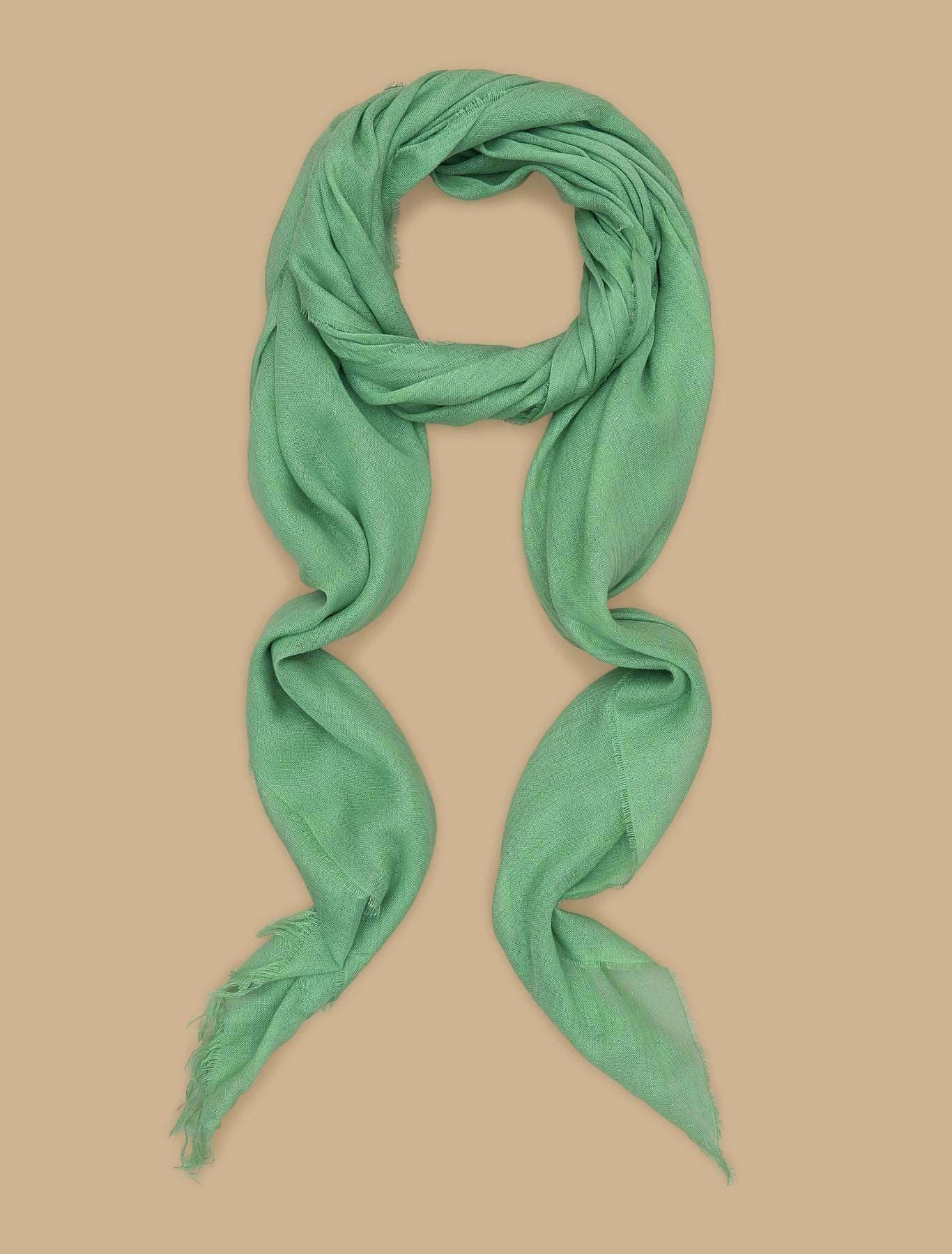 Lightweight Scarf SUGAR made of viscose and cashmere with exclusive print and fringes, 195x70 cm.