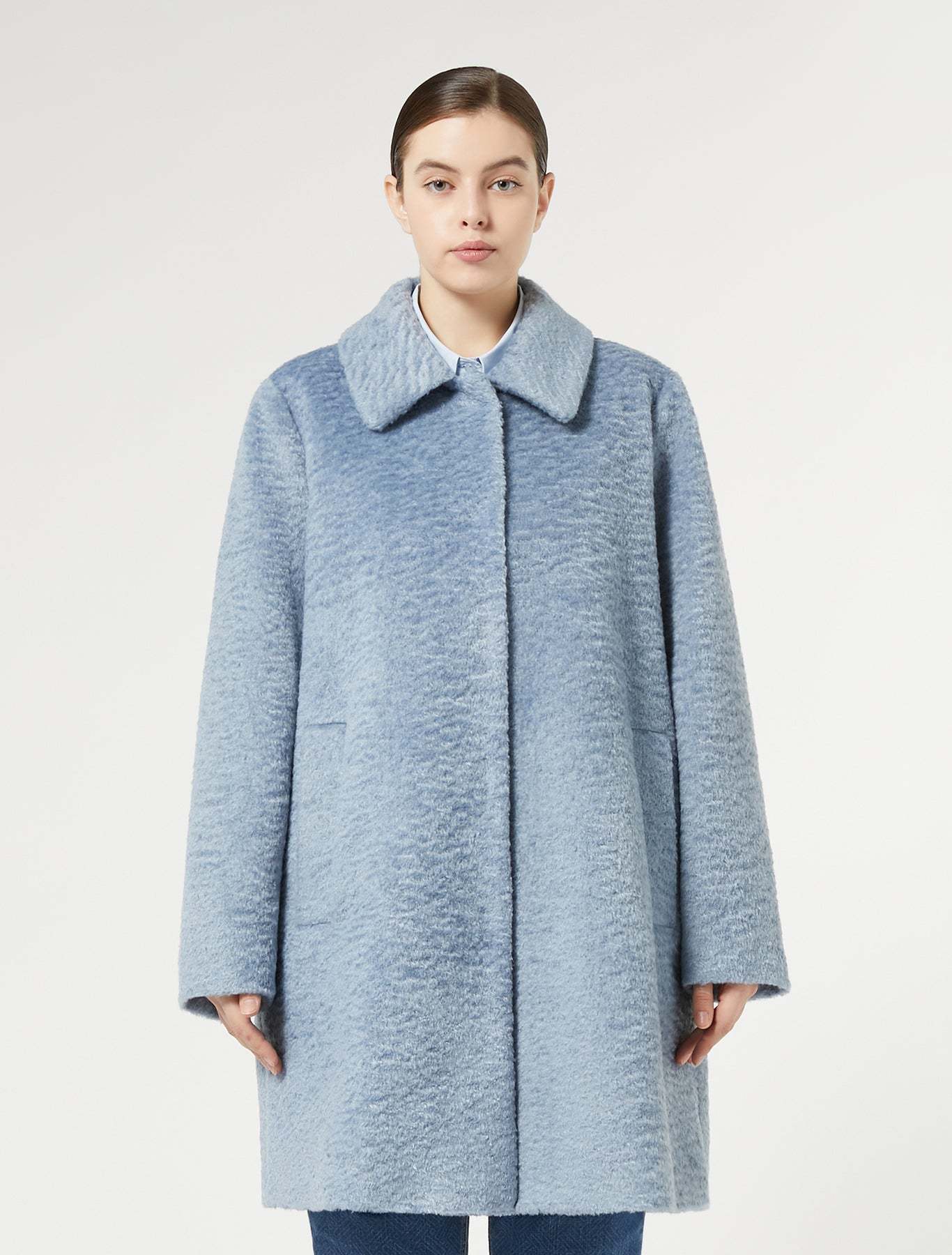 Eco fur coat short cut with snap buttons and shirt collar in lightweight jersey fabric