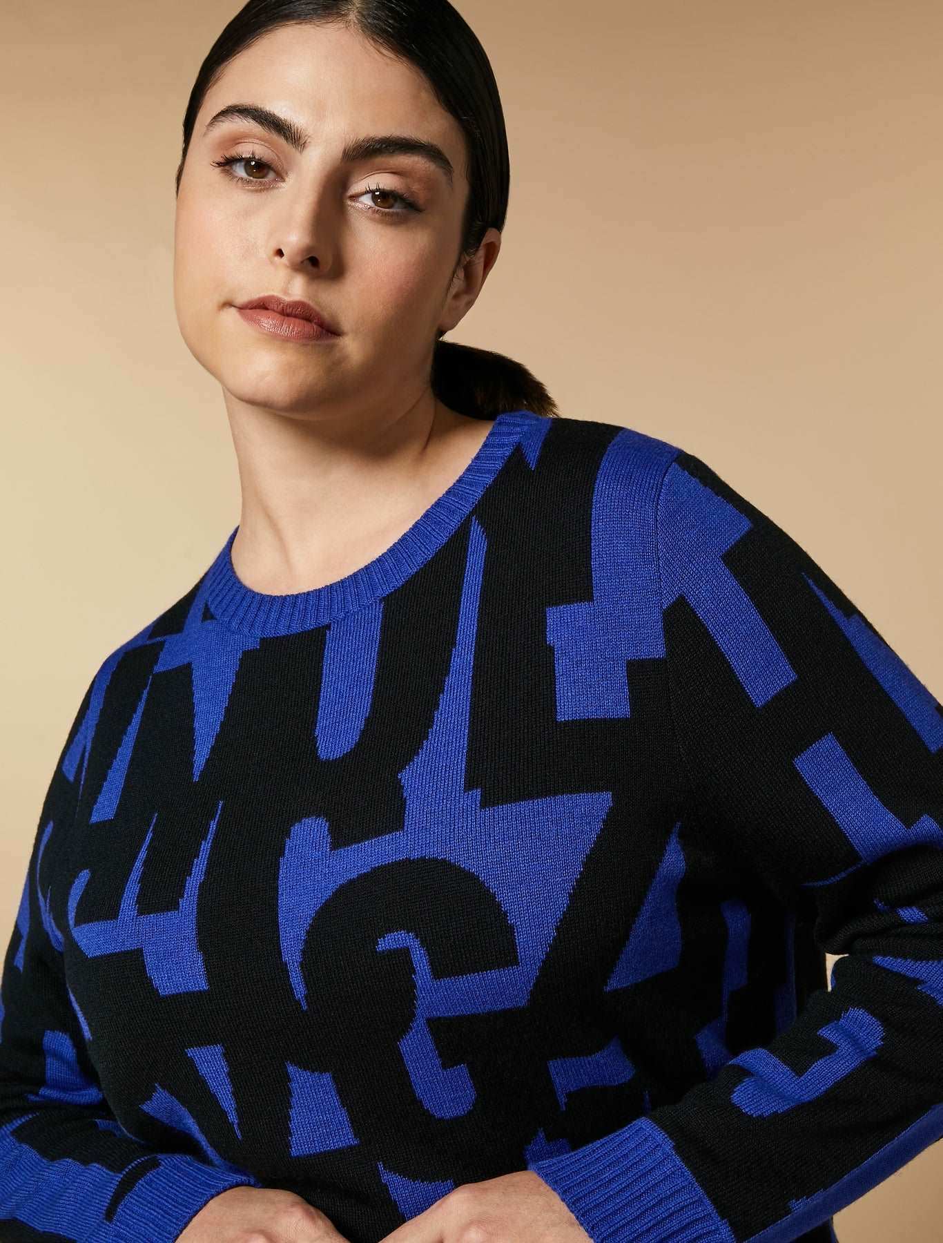 Straight-fit Sweater ABATTO with two-tone tube jacquard pattern, round neckline, long sleeves, and ribbed trim made of soft wool blend yarn