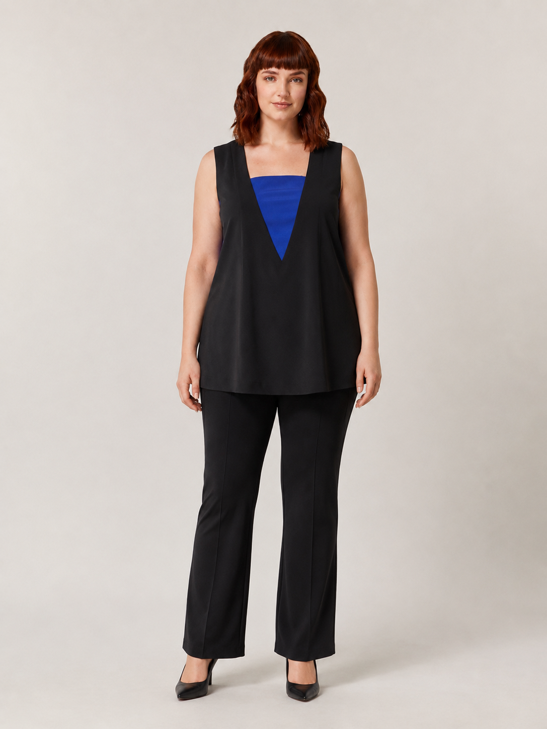 FORMA sleeveless top with square neckline and contrast inserts in lightweight polyester for a modern silhouette