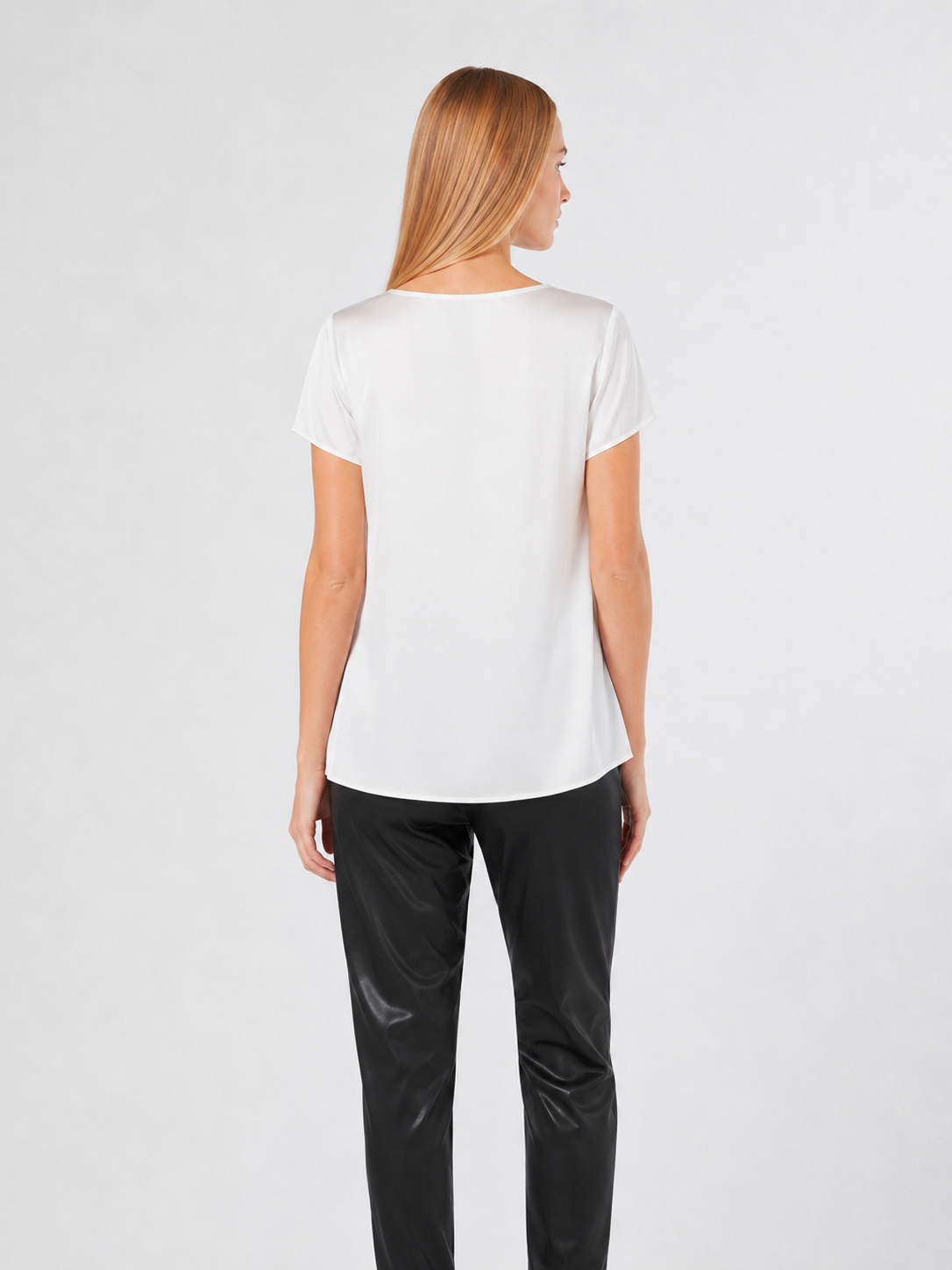 Elegant sleeveless Top PACCHE in hammered satin with round neckline and side slits from Persona by Marina Rinaldi