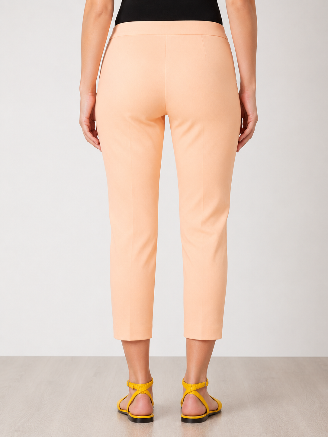 REALTA cropped trousers in textured cotton with modern silhouette and breathable fabric