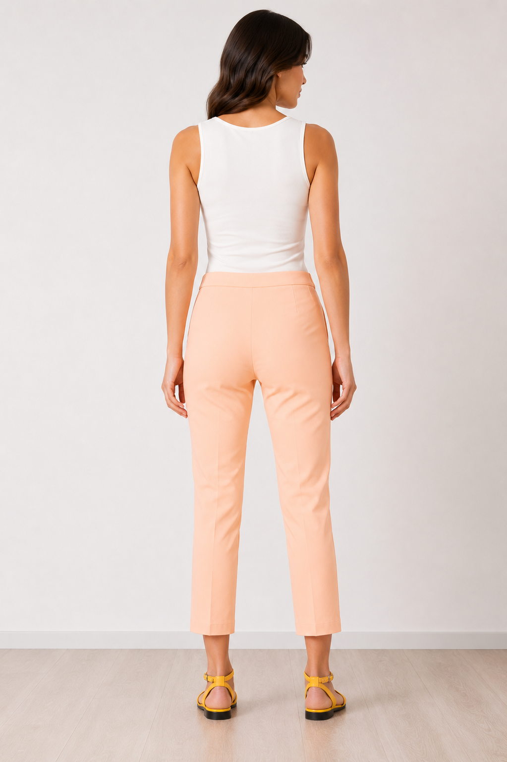 REALTA cropped trousers in textured cotton with a modern, lightweight silhouette for casual and office wear