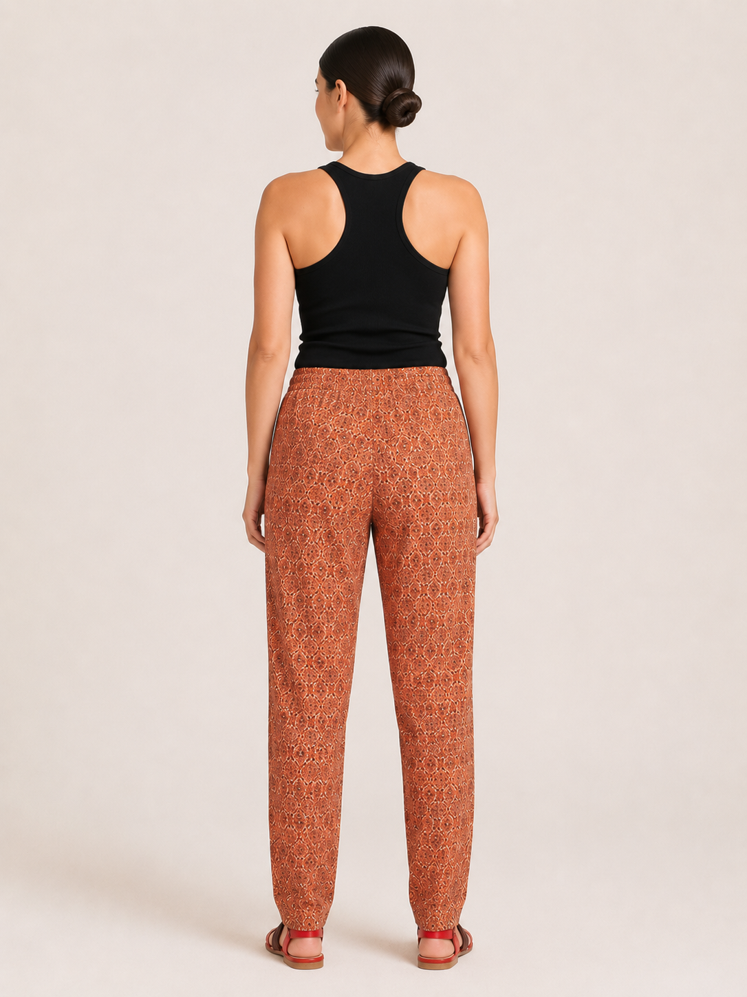 ROMA wide-leg trousers in soft viscose with drawstring waist and side pockets for relaxed city and travel wear