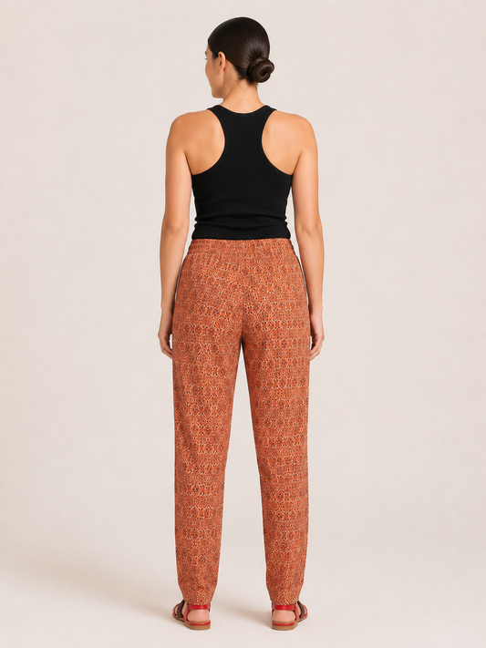 ROMA wide-leg trousers in soft viscose with drawstring waist and side pockets for relaxed city and travel wear