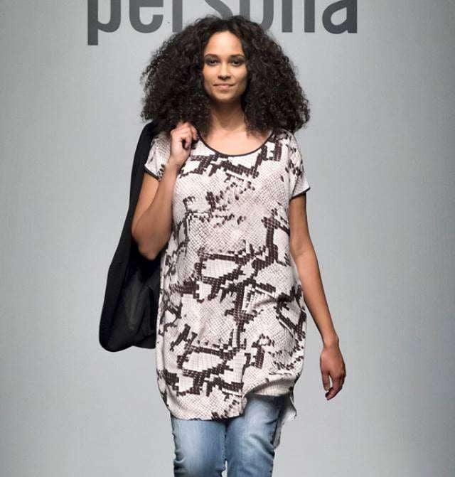 Favella animal-print tunic with round neckline and short dolman sleeves in lightweight fabric