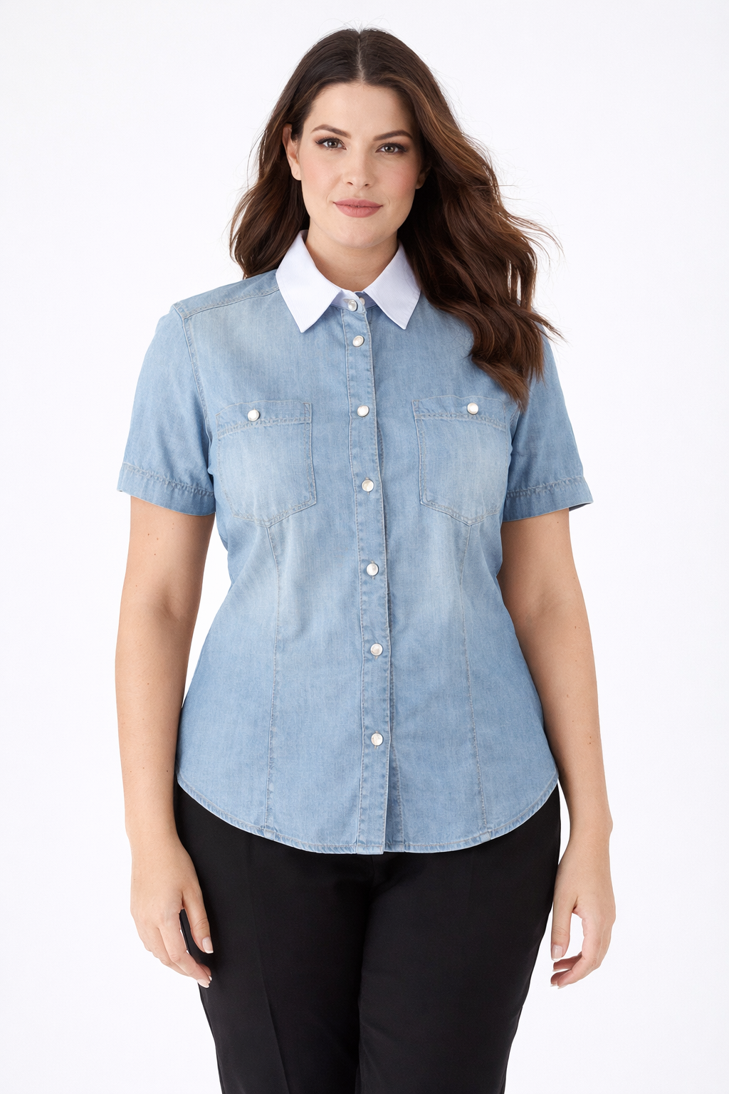 GASTRO Denim Shirt in soft cotton with contrast collar and pearl buttons, short sleeves, fitted silhouette