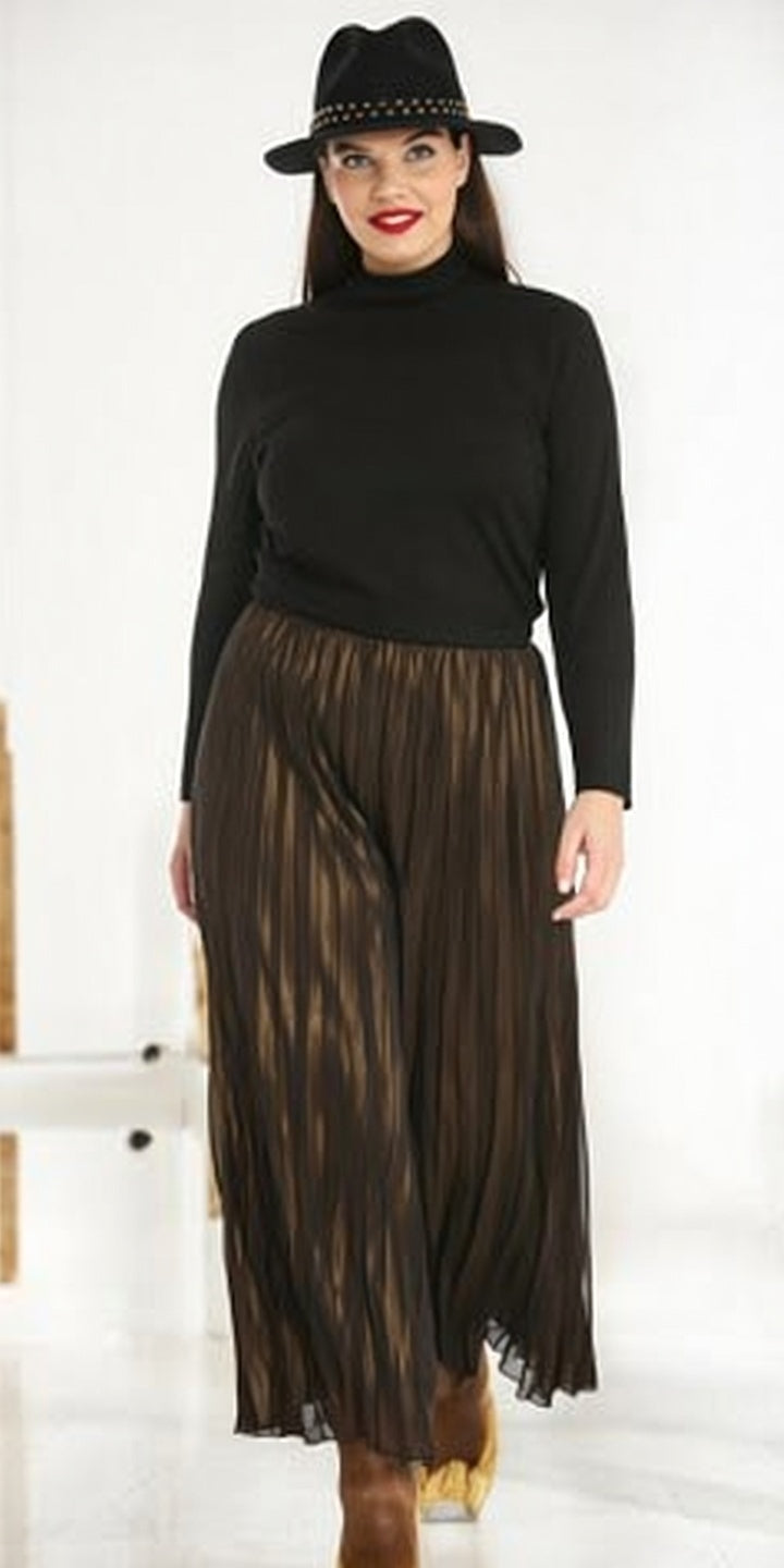 Elegant pleated skirt-pants culottes in shimmering georgette with elastic waistband and fluid wide-leg silhouette