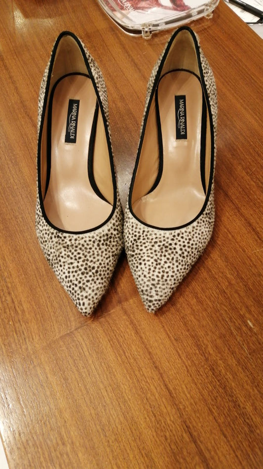 “Front view of LAPPONE spotted pony-suede pumps with pointed toe