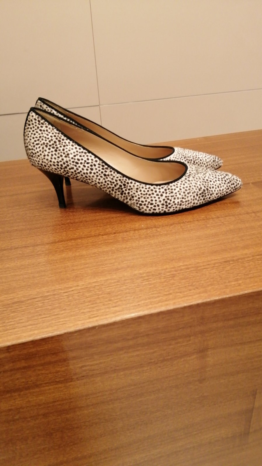 Side profile of LAPPONE pony-suede pumps showing 6.5 cm stiletto heel